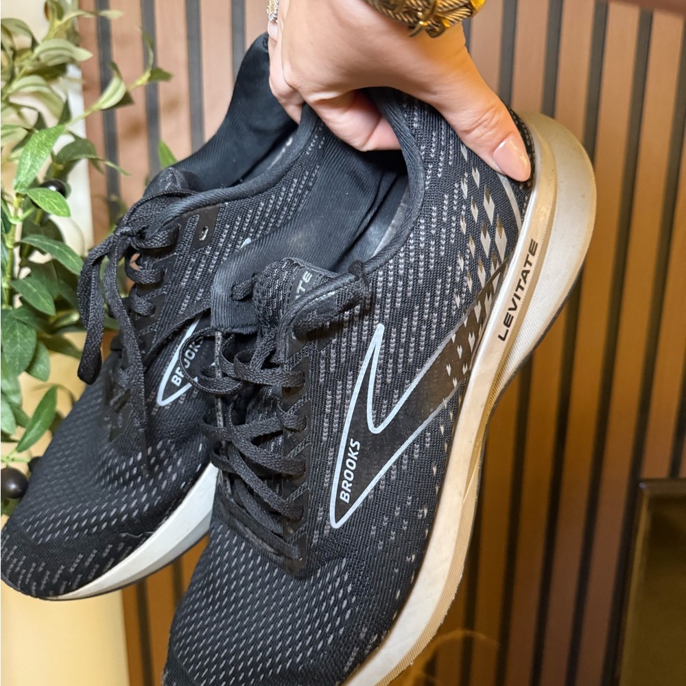Brooks Levitate Men's Black Athletic Shoes